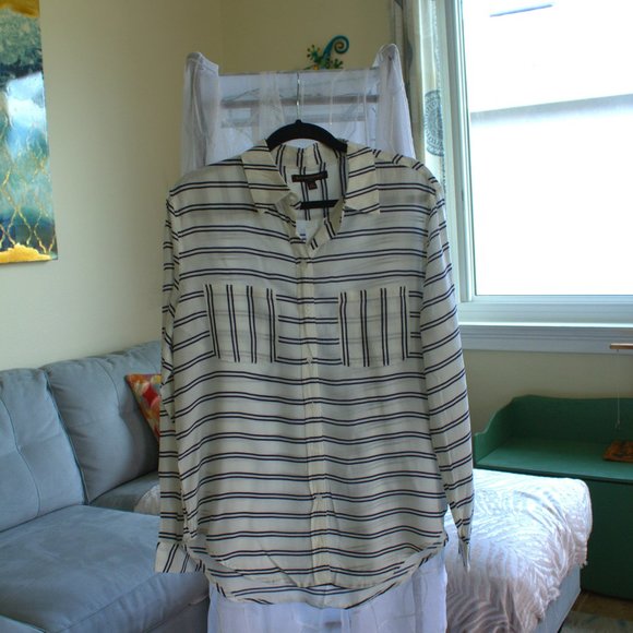 Banana Republic Buttoned Down Shirt | Navy & White Shirt - Picture 1 of 4